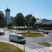 OBEC BOBROV: Centrum obce, v pozadí námestie sv. Jakuba