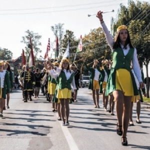 OBEC VLČANY: Slávnostny sprievod na Vlčianskom jesennom jarmoku OBEC VLČANY: Slávnostny sprievod na Vlčianskom jesennom jarmoku