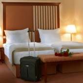  HOTEL MARATON: -