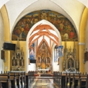 MESTO HUMENNÉ: Interiér kostola Všetkých Svätých