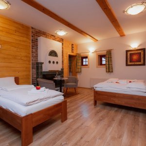 Jánošíkov dvor: Deluxe Family Apartment with Fireplace