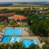 KÚPELE PATINCE: Plavecký, sedací a rekreačný bazén s Wellness centrom