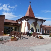 MESTO VEĽKÝ MEDER: -Entry hall