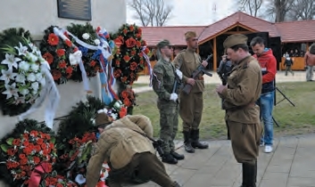 OBEC KALNÁ NAD HRONOM: Kladenie vencov