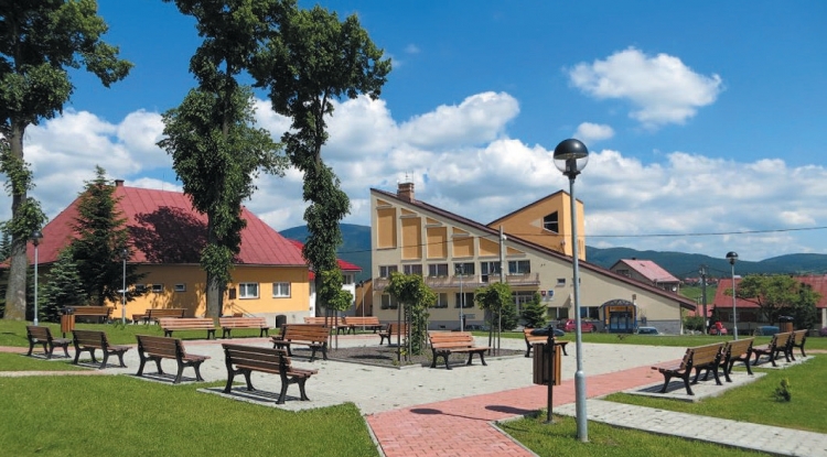 OBEC MÚTNE: Centrum obce Mútne