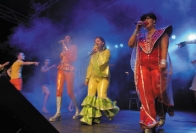 MESTSKÉ KULTÚRNE STREDISKO NOVÉ ZÁMKY: Kultúrny program „ABBA“ na Hlavnom námestí